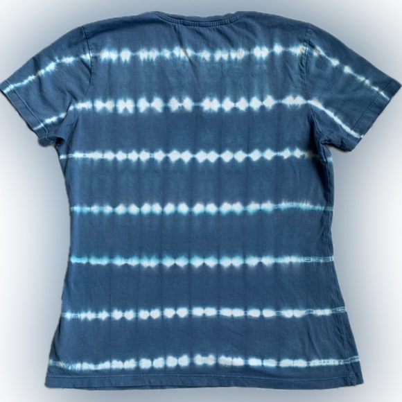 Natural Reflections Tie dye blue & white fitted V neck stretch T- shirt, LARGE - Picture 5 of 7